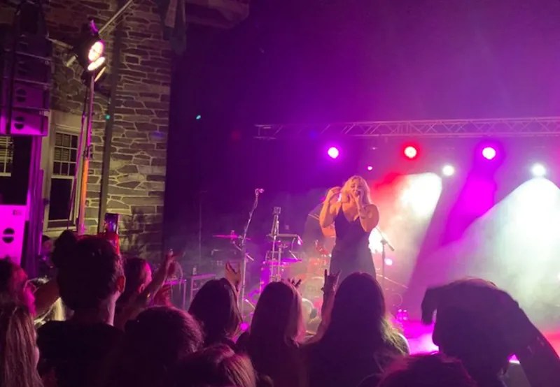 Thanks to Social Chairs Shannon Griffin and Niko Gjaja, we were able to host the amazing Rozes at our Lawnparties!